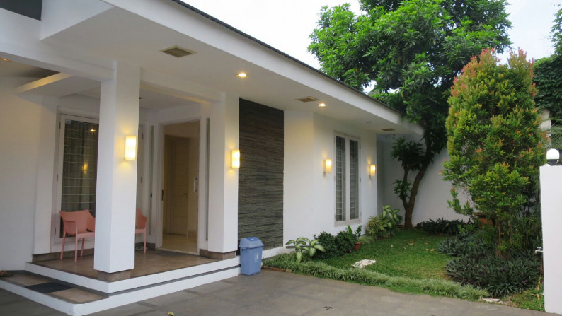 RUMAH MINIMALIS DAN NYAMAN DENGAN SWIMMING POOL DI BANGKA JAKARTA SELATAN #ROYAJI #ANN