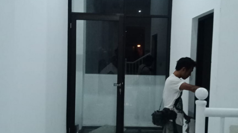 DIJUAL MURAH RUKO GANDENG 3 1/2 LANTAI DI JALAN RAYA UTAMA BINTARO SANGAT STRATEGIS COCOK UNTUK CAFE RESTORAN KLINIK KECANTIKAN BANK DLL GRATIS BPHTB