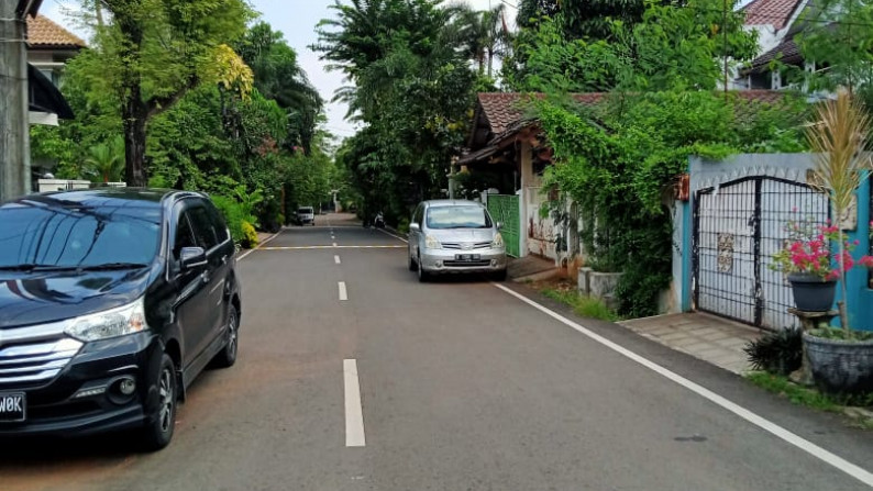 Rumah Siap Huni, Halaman Luas dan Strategis @Jl Tangkas, Petukangan Selatan