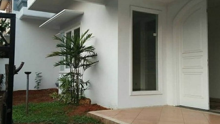 Rumah HOOK, Siap Huni, dan Halaman Luas @Cilosari, Bintaro