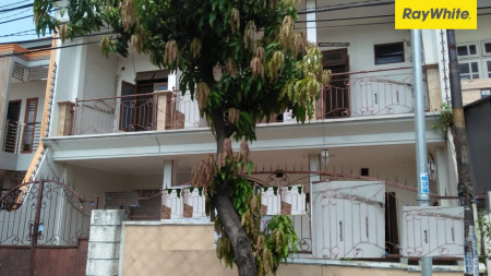 Dijual Rumah 2 lantai di Griya Kebraon Barat, Surabaya