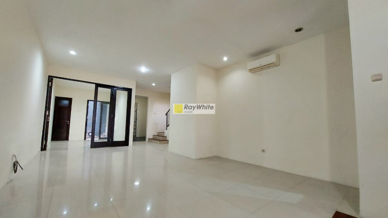 Rumah Siap Huni Lokasi Favorite Dengan Harga Menarik Di Pondok Indah