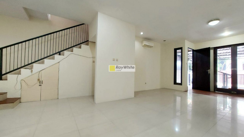 Rumah Siap Huni Lokasi Favorite Dengan Harga Menarik Di Pondok Indah