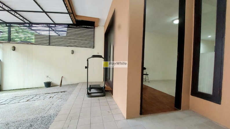 Rumah Siap Huni Lokasi Favorite Dengan Harga Menarik Di Pondok Indah