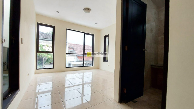 Rumah Siap Huni Lokasi Favorite Dengan Harga Menarik Di Pondok Indah