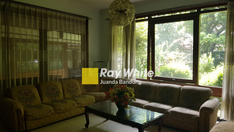 Rumah Antik di Sayap Riau Bandung