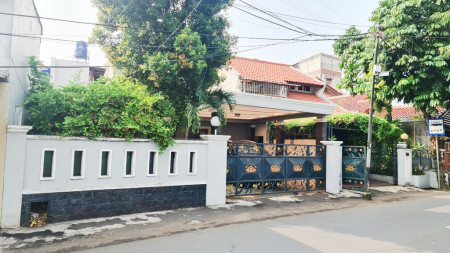 Dijual Rumah Tinggal Di Pinggir Jalan Raya Dan Lokasi Sangat Strategis.