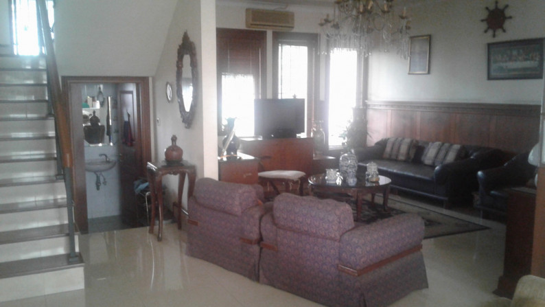 Rumah Hook di Cikini, Bintaro