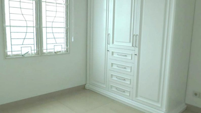 Apartemen Sewa French Walk Twr Paris Garden, Kelapa Gading Luas 220m2