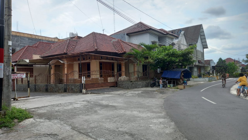 rumah dalam perumahan di Banyuraden,  Jl. Godean KM 5 (dalam ring road)