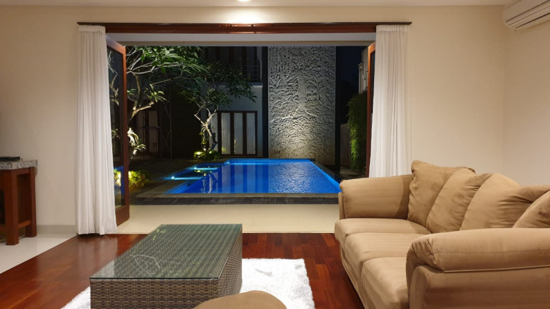 Freehold premiere spacious and luxury villa at tourist area of Senggigi Beach