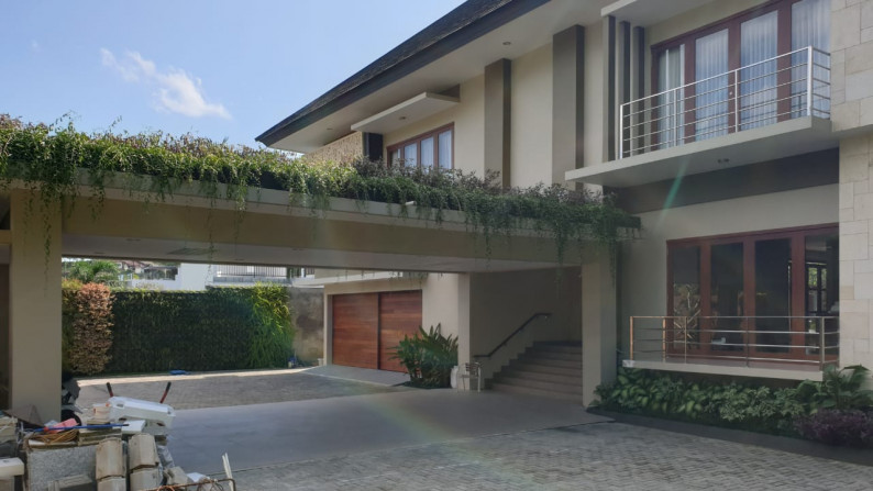 Freehold premiere spacious and luxury villa at tourist area of Senggigi Beach