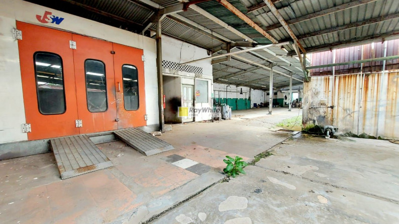 Gedung 2,5 Lantai Siap Pakai Ex Bengkel Asuransi Lokasi di Jalan Utama Pondok Pinang