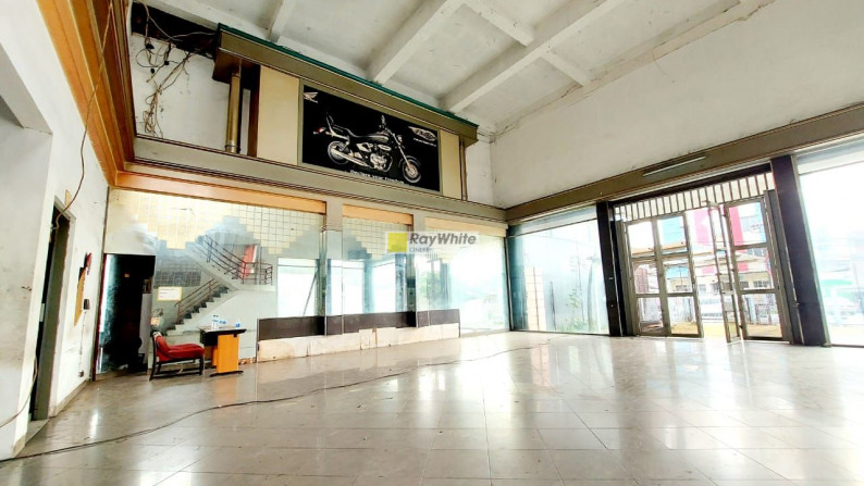 Gedung 2,5 Lantai Siap Pakai Ex Bengkel Asuransi Lokasi di Jalan Utama Pondok Pinang