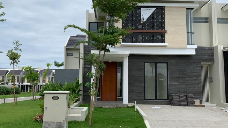 Rumah dijual Northwest Lake Surabaya