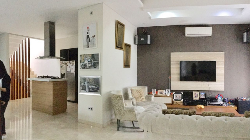 RUMAH MINIMALIS DENGAN SWIMMING POOL DI KEBAYORAN RESIDENCE BINTARO JAYA #JUN #ANN