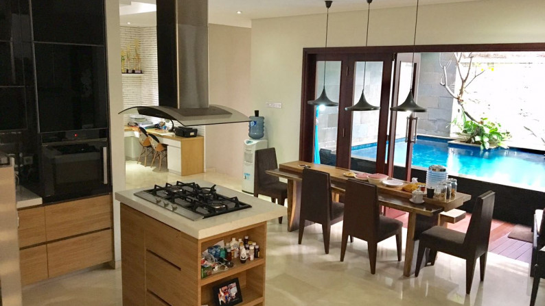 RUMAH MINIMALIS DENGAN SWIMMING POOL DI KEBAYORAN RESIDENCE BINTARO JAYA #JUN #ANN