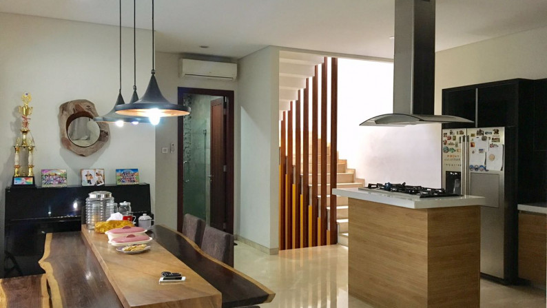 RUMAH MINIMALIS DENGAN SWIMMING POOL DI KEBAYORAN RESIDENCE BINTARO JAYA #JUN #ANN