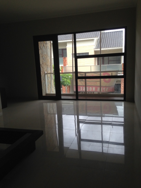 RUMAH BRAND NEW DI CLUSTER KEBAYORAN VILLAS BINTARO JAYA #ANN