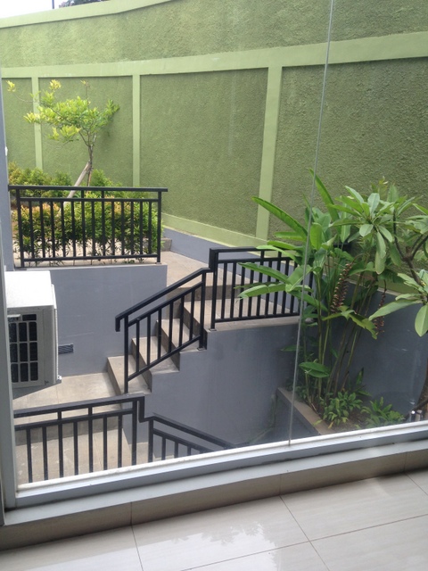 RUMAH NYAMAN DENGAN SWIMMING POOL DI PURI BINTARO JAYA SEKTOR 9