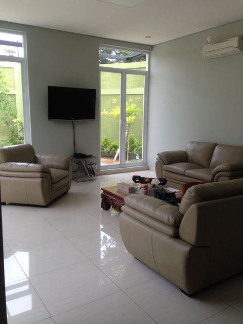 RUMAH NYAMAN DENGAN SWIMMING POOL DI PURI BINTARO JAYA SEKTOR 9