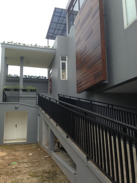 RUMAH NYAMAN DENGAN SWIMMING POOL DI PURI BINTARO JAYA SEKTOR 9