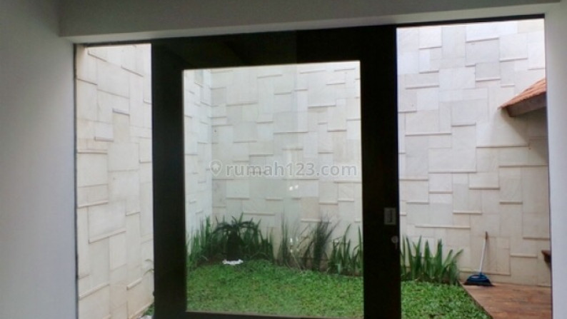 RUMAH MINIMALIS DAN NYAMAN DENGAN SWIMMING POOL DI PURI BINTARO #ANN