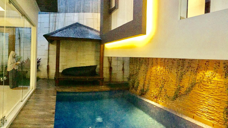 RUMAH MINIMALIS DAN NYAMAN DENGAN SWIMMING POOL DI PURI BINTARO #ANN