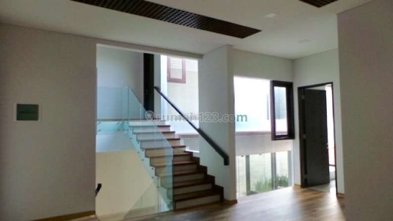 RUMAH MINIMALIS DAN NYAMAN DENGAN SWIMMING POOL DI PURI BINTARO #ANN