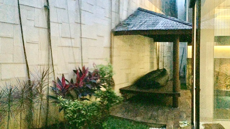 RUMAH MINIMALIS DAN NYAMAN DENGAN SWIMMING POOL DI PURI BINTARO #ANN