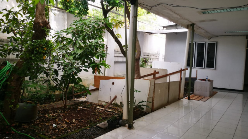 Jual Rumah di Simprug Golf, Kebayoran Lama, Prime Area