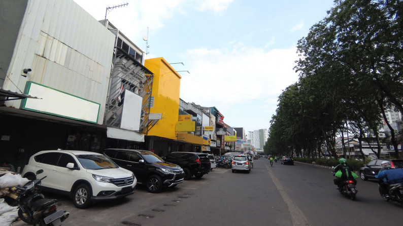 Ruko Boulevard Raya, Kelapa Gading Luas 4,5x17m2