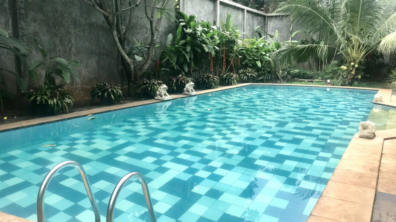 RUMAH MEWAH DAN NYAMAN DENGAN POOL DI ULUJAMI JAKARTA SELATAN #ANN