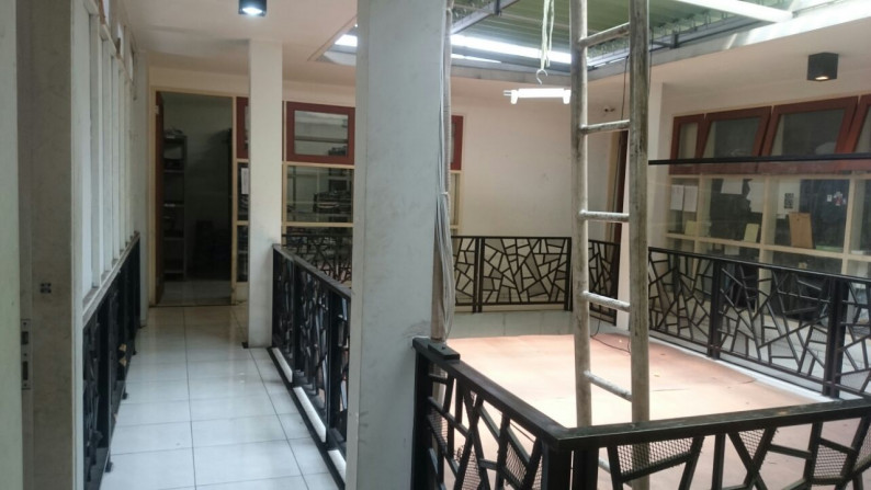 Dijual Ruko di jalan utama Bintaro, strategis, sangat cocok utk usaha Resto atau Distro