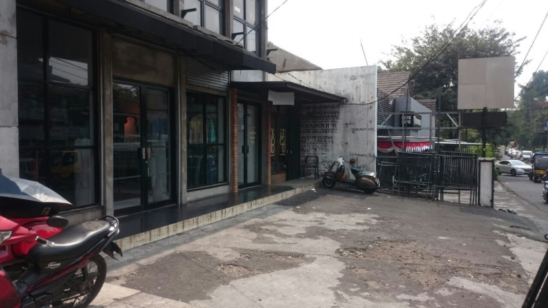 Dijual Ruko di jalan utama Bintaro, strategis, sangat cocok utk usaha Resto atau Distro