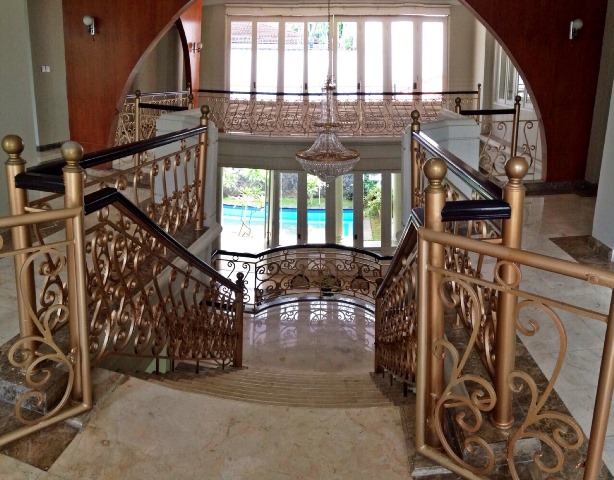 RUMAH MEGAH DENGAN PRIVATE POOL DI  PONDOK INDAH #ANN