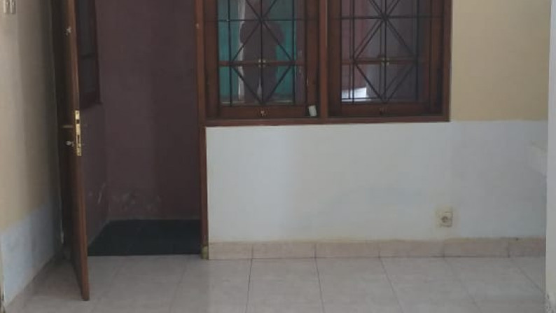 RUMAH TINGGAL DALAM PERUM, DI JL ANGGAJAYA 2 DEKAT TERMINAL CONDONGCATUR
