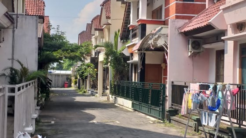 RUMAH TINGGAL DALAM PERUM, DI JL ANGGAJAYA 2 DEKAT TERMINAL CONDONGCATUR