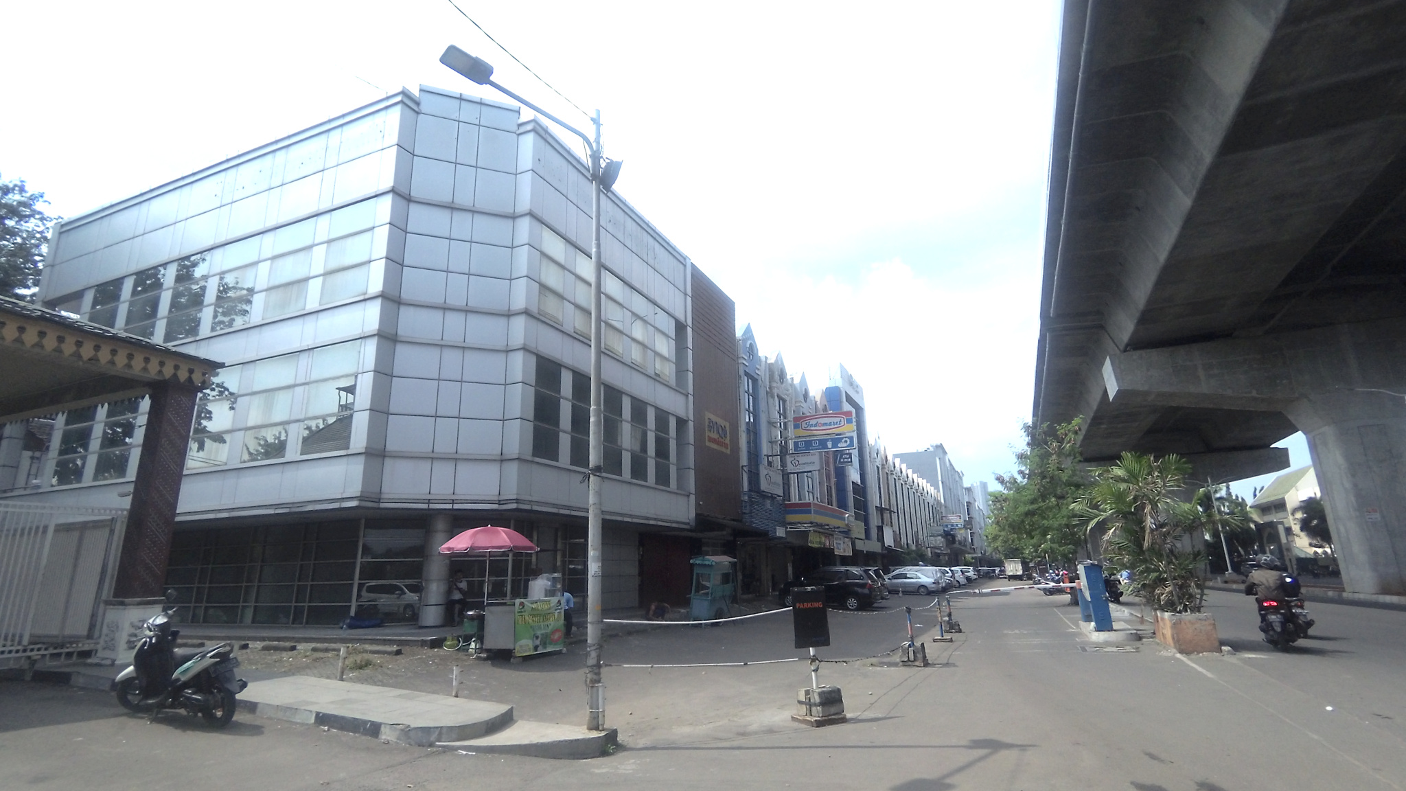 Ruko Hoek Boulevard TImur Kelapa Gading,dekat BCA, Indomaret, Luas 12x17 m2