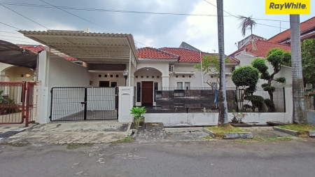 Disewakan Rumah di Nginden Intan Barat, Surabaya