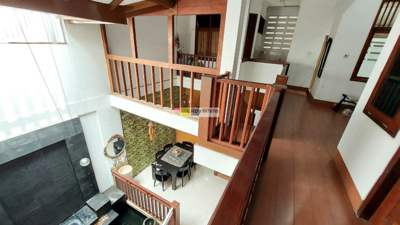 Rumah Siap Huni Design Modern Style Dengan Konsep Split Level di Mampang