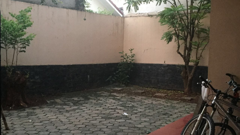 Rumah Siap Huni, Halaman Luas dan Strategis @Jl Beruang Raya, Pondok Ranji, Ciputat