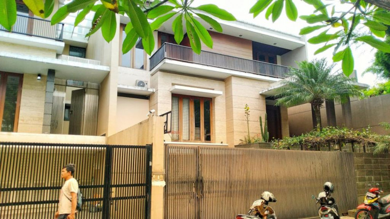 URGENT! Dijual Rumah Tinggal Lux Setraduta Lestari, Kota Bandung