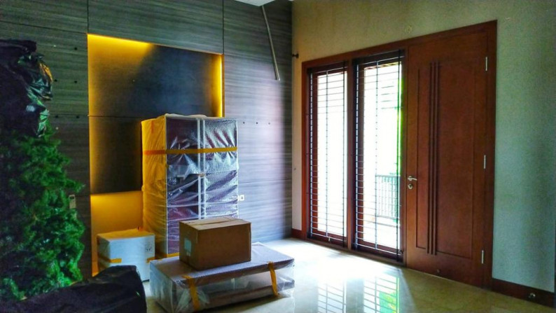 URGENT! Dijual Rumah Tinggal Lux Setraduta Lestari, Kota Bandung