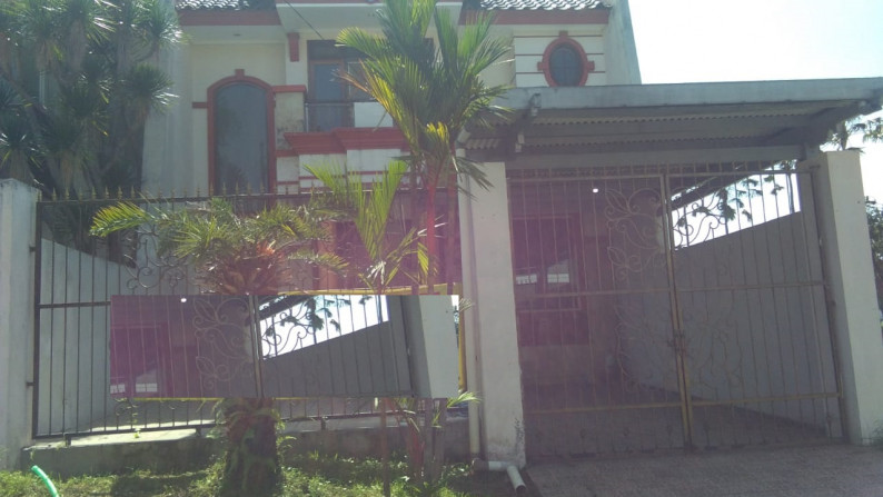 Rumah dijual atau disewakan Dian Istana Surabaya