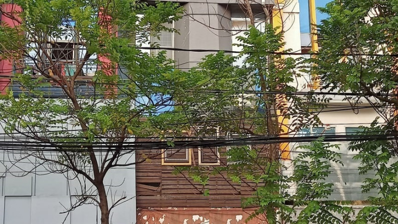 Ruko 3 lantai Dijual di Jalan Klampis Jaya, Surabaya