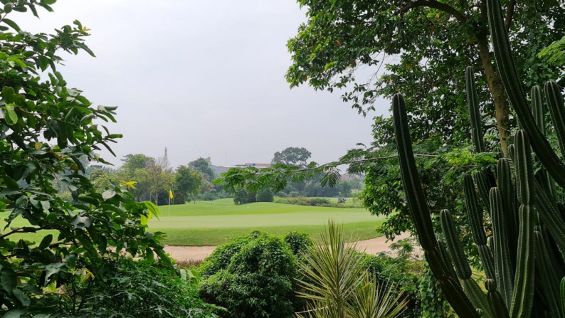 Rumah Mewah Dengan Kolam Renang Di Bukit Golf, Pondok Indah