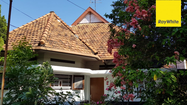 Dijual Rumah Hunian Asri Terawat Strategis di Jalan Lombok, Surabaya