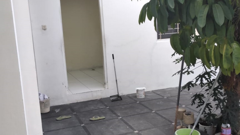 Dijual Rumah Pusat Kota di Jalan Komering, Surabaya