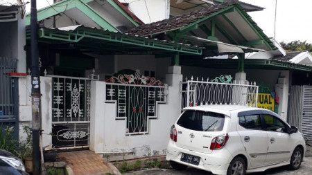 Rumah asri, rapih dan terawat *0024-JEL*